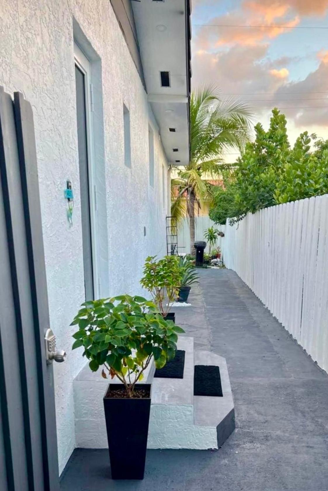 Little Gables Studio-Your Miami Escape-10Min Airport المظهر الخارجي الصورة