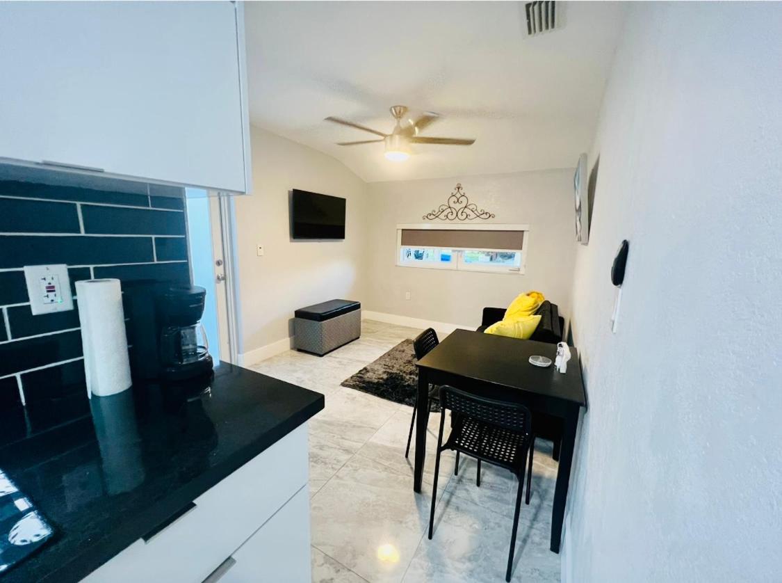 Little Gables Studio-Your Miami Escape-10Min Airport المظهر الخارجي الصورة